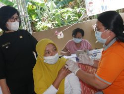 Forkopimcam Gelar Vaksinasi di Desa Watutumou