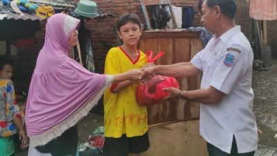 Peduli Korban Banjir, SMP Negeri 3 Manado Salurkan Bantuan Sembako dan Pakaian