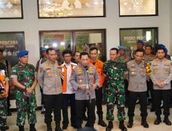 Kapolri Tinjau Evakuasi Kapolda Jambi dan Rombongan