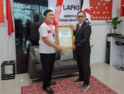 Prof Sompie Terima Akreditasi Paripurna RSGM