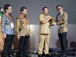 Bupati Minut Terima Penghargaan UHC dari BPJS Kesehatan RI