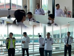 Ronald Lumbuun Tinjau Proses Pemeriksaan Keimigrasian Penumpang Scoot Tiger Air