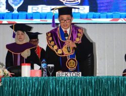 Rektor Sompie Lepas 700 Wisudawan Unsrat Periode IV 2023