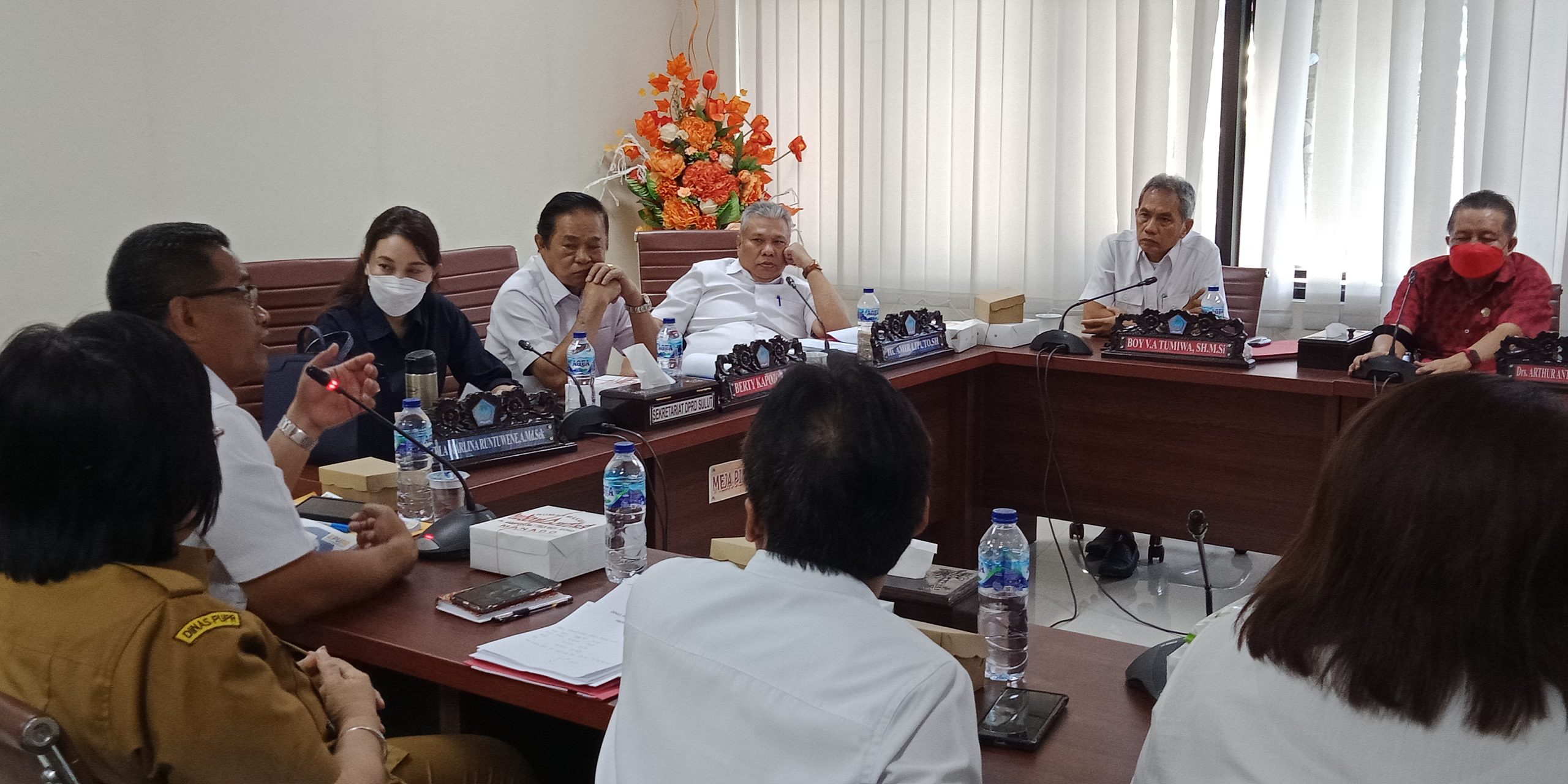BAHAS: RDP Komisi III dengan BPJN Manado. Foto Rudi Loho