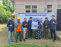 Malam Rospin dan Risna Lebih Terang Berkat Bantuan Light Up the Dream PLN