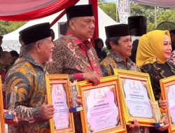 Gubernur Olly Terima Penghargaan di PENAS XVI Tahun 2023 Kota Padang