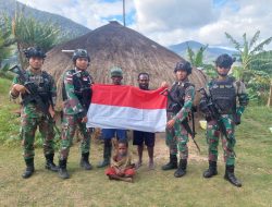 Satgas 712/Wiratama Tembus Pelosok Kampung Malekom Distrik Tinggi Nambut agar Dapat Komsos dengan Warga