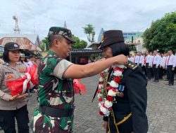 Dandim 1309/Manado Tandai Pelepasan Purna Bakti dengan Pengalungan Karangan Bunga