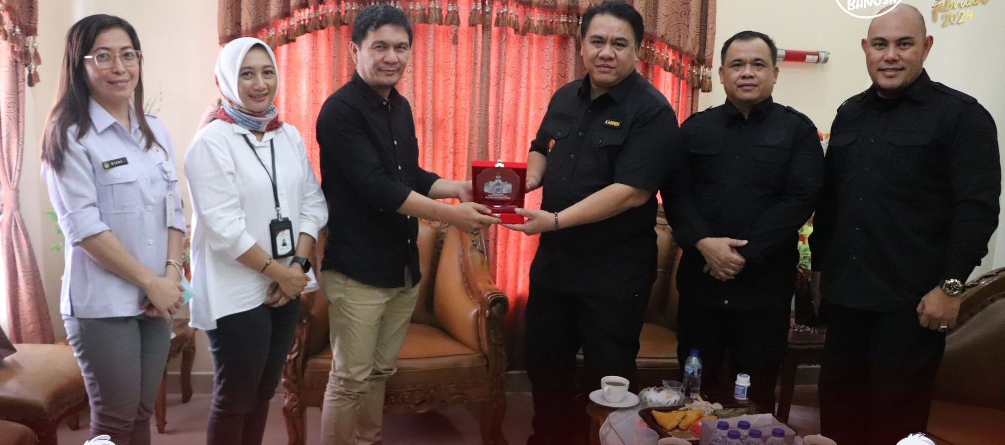KOORDINASI: Ketua KPU Sulut Kenly Poluan didampingi Lanny Ointu saat menemui Brigjen TNI Raymond Marojahan.