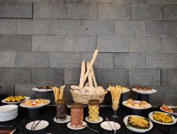 Santai Sore di Whiz Prime Hotel Megamas Manado
