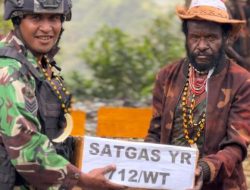 Danpos Kalome Satgas 712/Wiratama Jadi Anak Angkat Warga Distrik Kalome