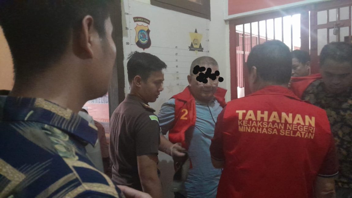 tersangka dan barang bukti tahap II oleh Kejaksaan Agung RI bersama Bareskrim Polri kepada Jaksa Penuntut Umum, Selasa (15/8/2023) di Kejaksaan Negeri Minahasa Selatan.