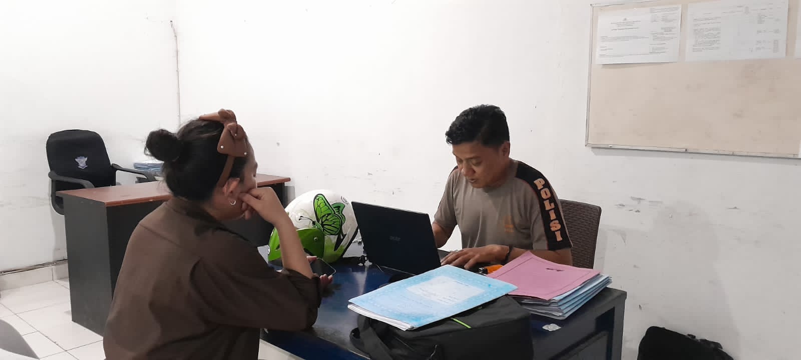 Pihak korban saat melapor di Polresta Manado.