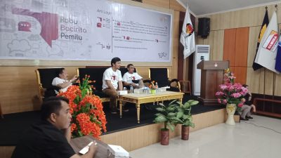 Launching Rabu Bacirita Pemilu di aula KPU Sulut.