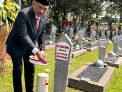 Gubernur Olly Dondokambey Tabur Bunga di TMP Kalibata Jakarta