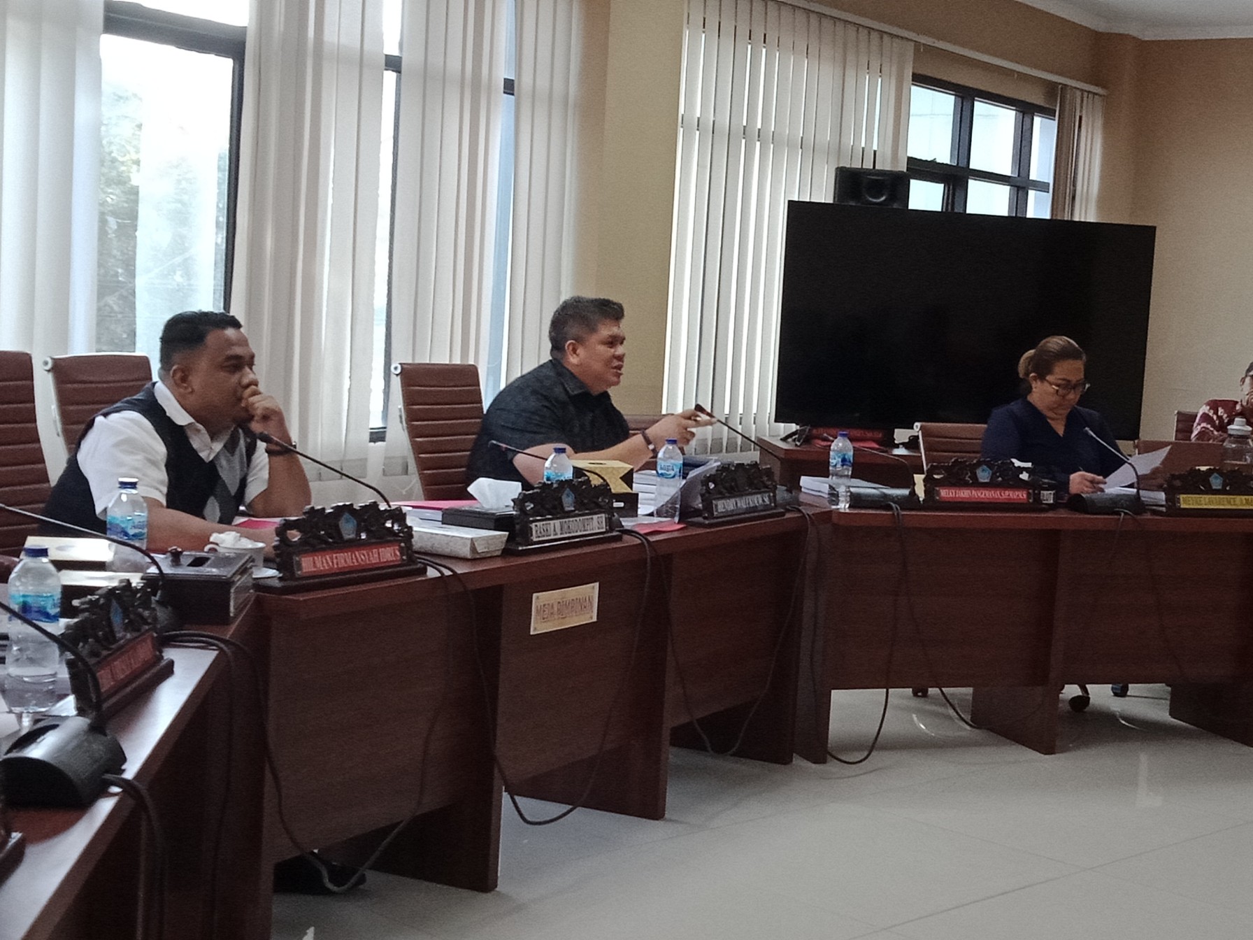 MIRIS: RDP Komisi I dengan Badan Pengelola Perbatasan. Foto Rudi Loho