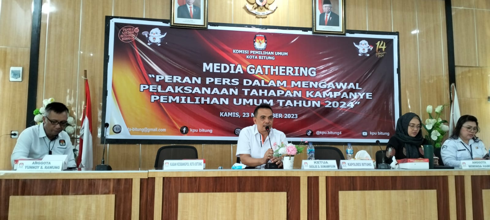 SERIUS: KPU Kota Bitung saat melakukan kegiatan media gathering bersama pers dalam rangka pelaksanaan kampanye pemilu 2024, Kamis (23/11).
