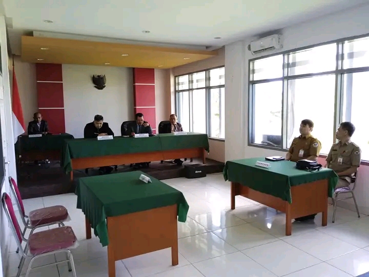 KINERJA: KIP saat melakukan sidang sengketa.
