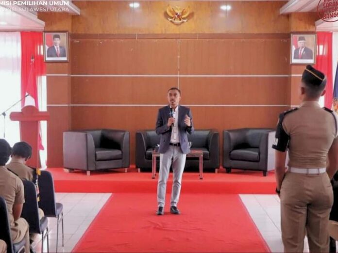 Awaluddin Umbola memberikan kuliah umum kepada praja IPDN.