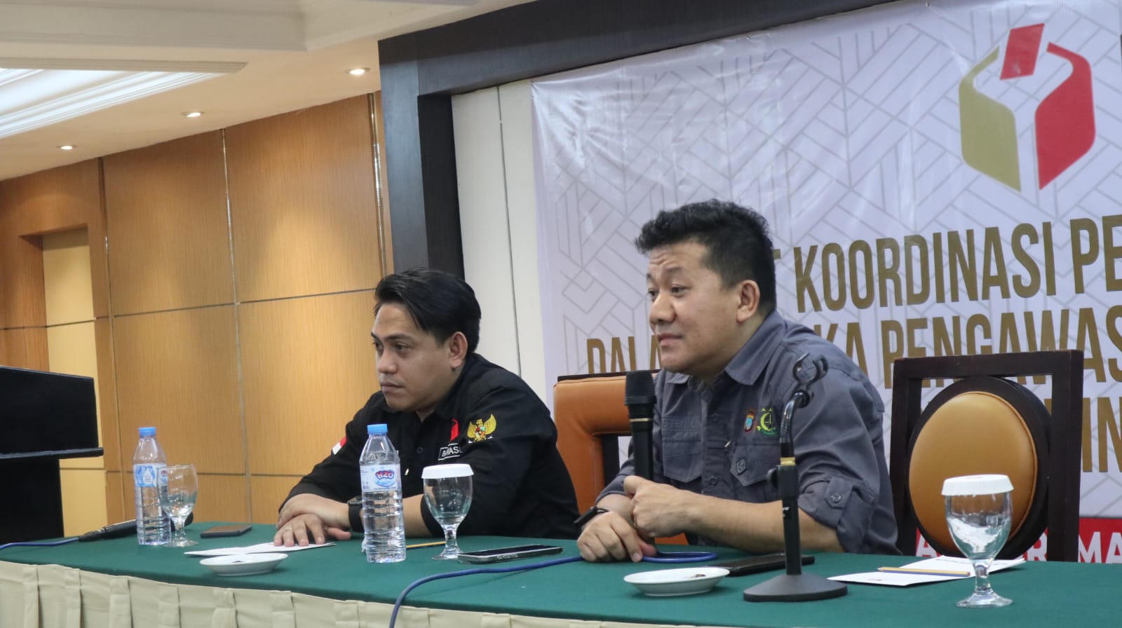 Steffen Linu (kanan) saat membuka kegiatan rakor.