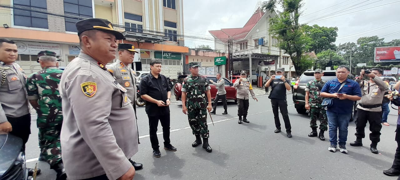 AWASI: Rombongan singgah di TPS 6 Sario.