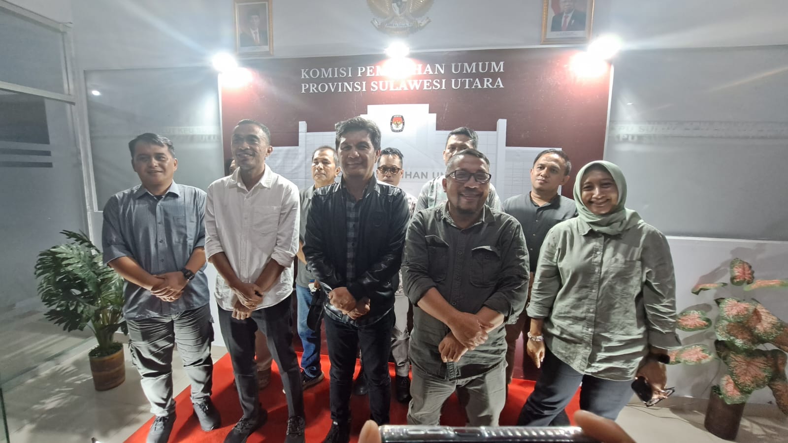 Komisioner KPU Sulut dan KPU Manado saat melakukan konfrensi pers.