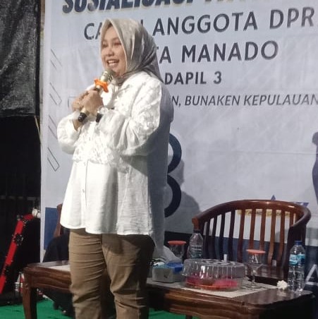 Sri Nanda Lamadau saat melakukan orasi politik.