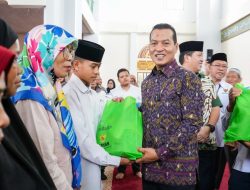 Praktikno Serahkan Bantuan 1.000 Paket Sembako kepada Mustahik di Masjid Raya Ahmad Yani Manado
