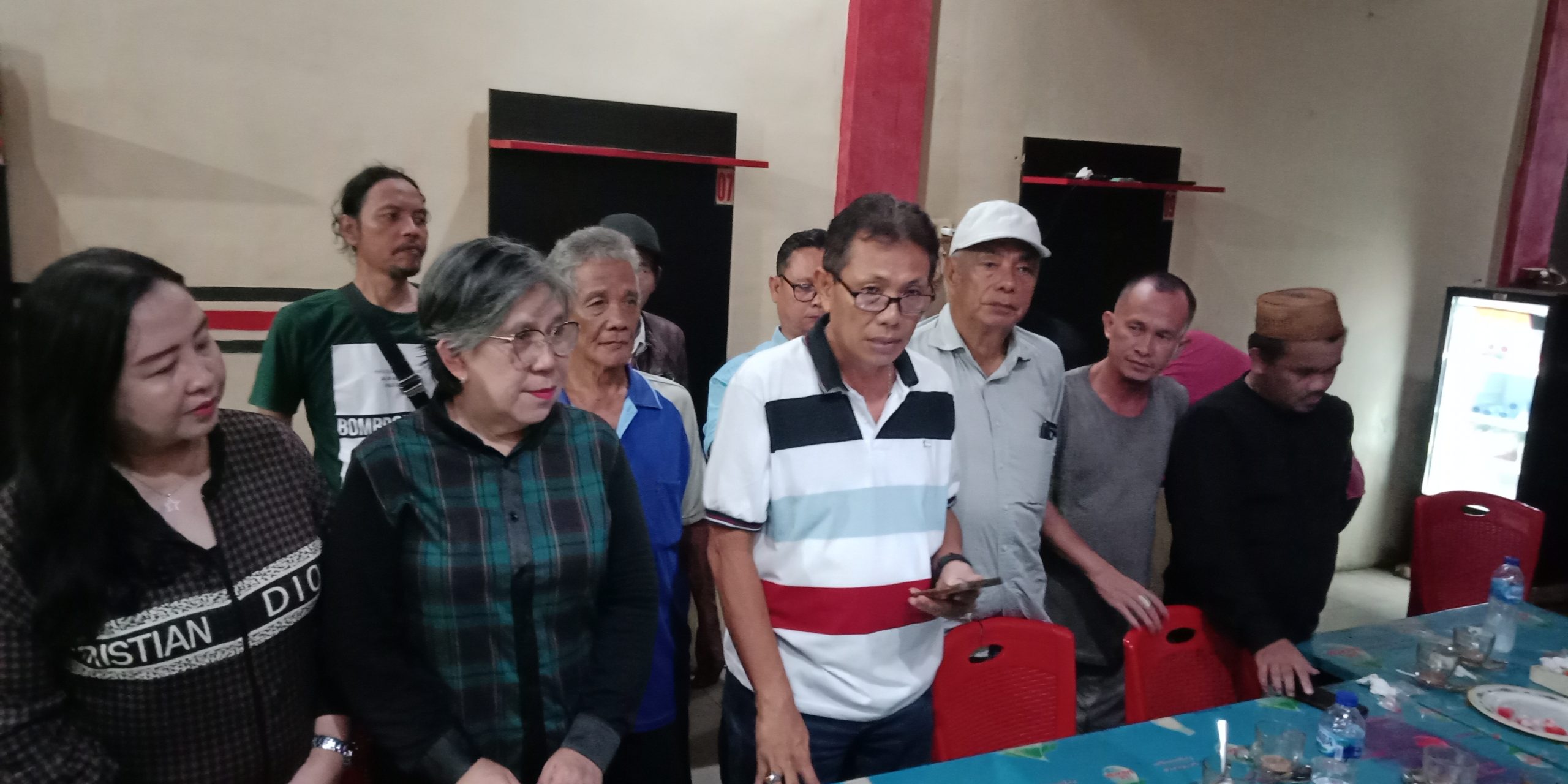 BANTAH: Berikade 98 saat melakukan klarifikasi dan bantahan terhadap tudingan yang dialamatkan pada Benny Ramdhani.