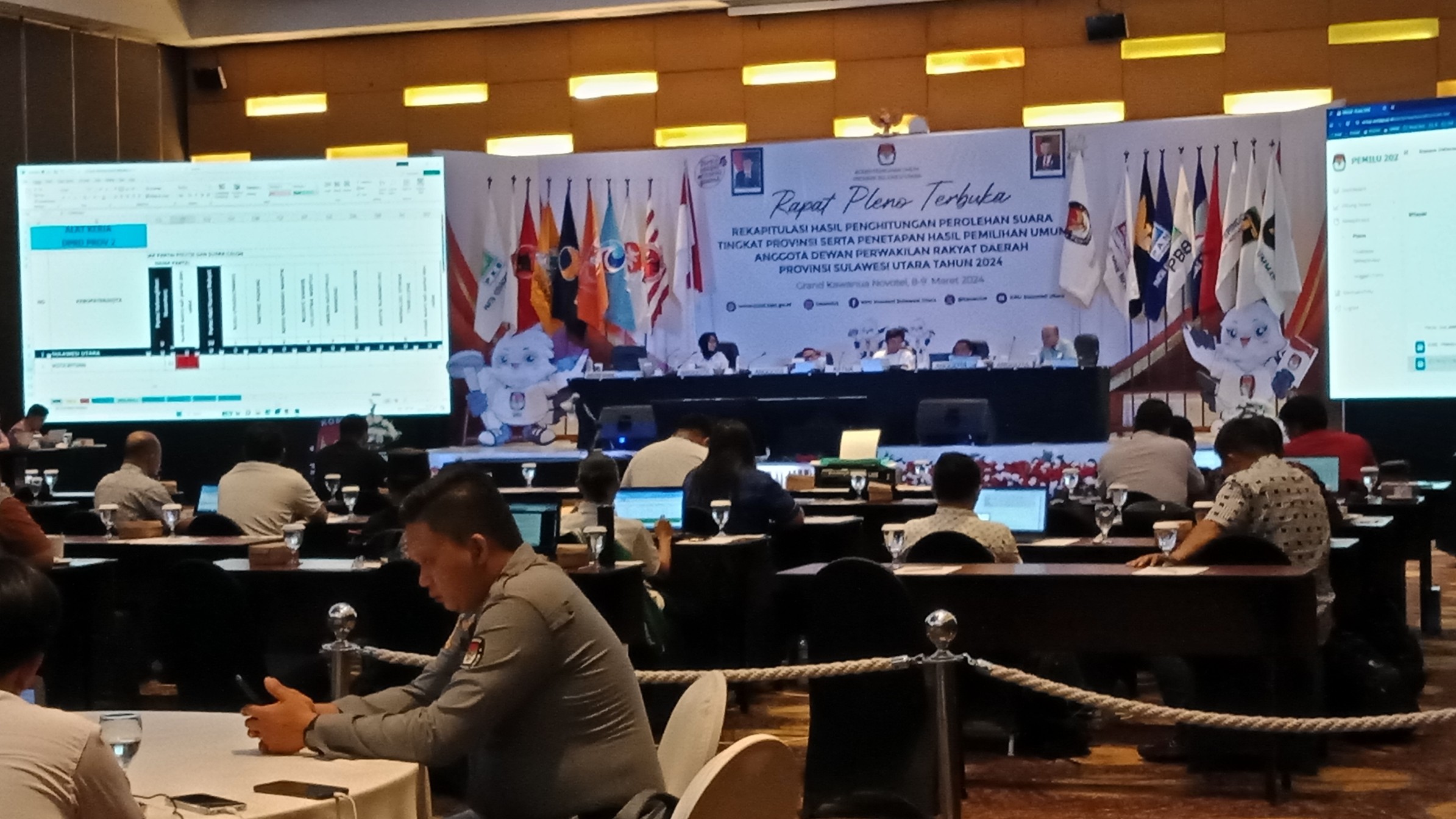 Suasana rapat pleno terbuka yang digelar KPU Sulut.