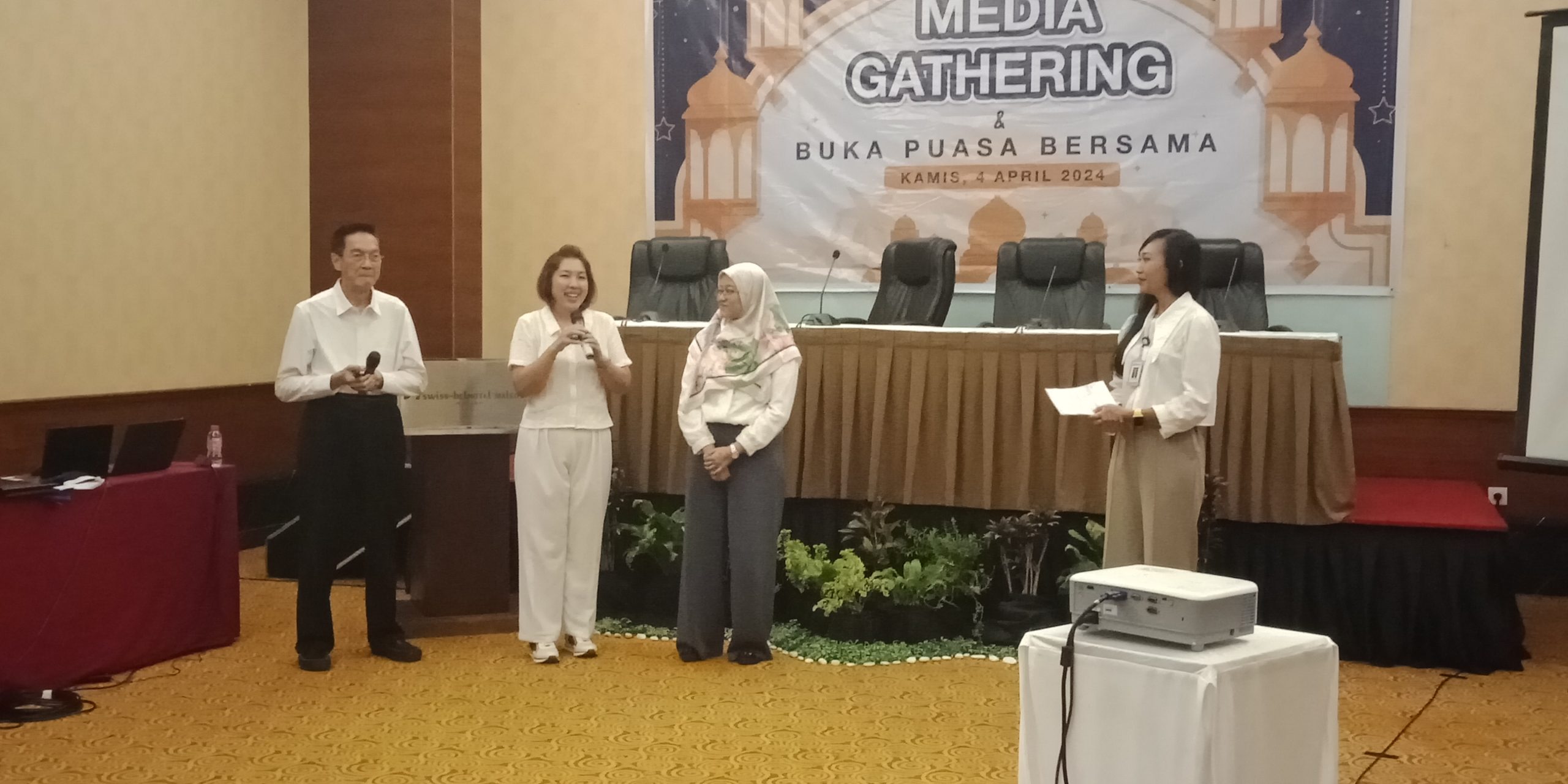 JELASKAN: Tim dokter RS Siloam Manado memaparkan fasilitas yang dimiliki rumah sakit tersebut.
