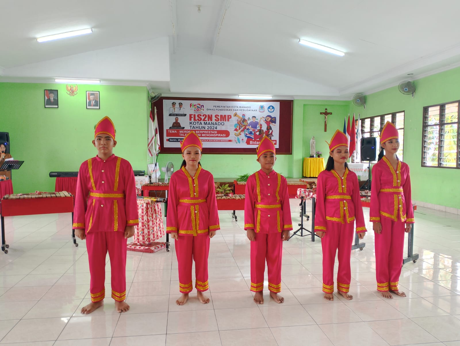 Tim FLS2N SMPN 3 Manado tingkat Kota Manado untuk musik tradisional.
