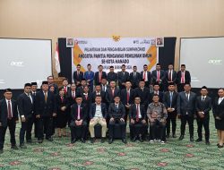 32 Personil Panwascam Manado Dilantik