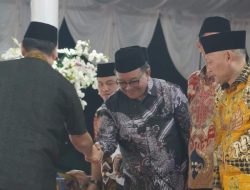 Mantiri Serahkan Piala Bergilir Musabaqoh Tilawatil Qur’an ke-XXX