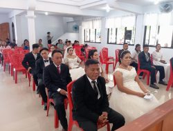 Jemaat GMIM Solagratia Kaiwatu Kairagi II Kawinkan 22 Pasangan Kawin Massal
