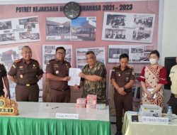 Kejari Minahasa Terima Uang Titipan Perkara Sekretariat DPRD