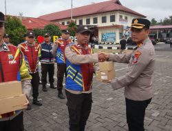 Tunjang Tugas Bhabinkamtibmas, Kapolres Minahasa Serahkan 20 Unit HP