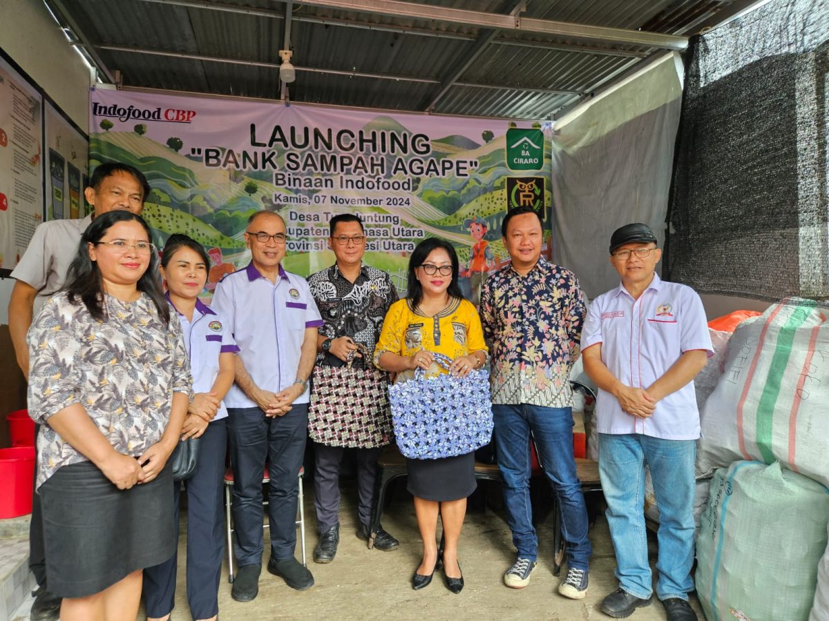 Majelis Umat Kristen Indonesia Provinsi Sulawesi Utara (MUKI SULUT) yang diketuai Dr. Ir. Dwight Mooddy Rondonuwu ST.MT,  menghadiri undangan peresmian/launching Bank Sampah Agape di Perum Griya Agape Desa Tumaluntung Kecamatan Kauditan Kabupaten Minahasa Utara,  Kamis (7/11/2024).