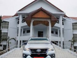 Mantan Wakil Ketua DPRD Kotamobagu Masih Nyaman Kuasai Mobil Dinas Fortuner