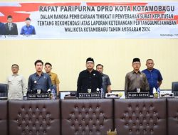 Ketua DPRD Pimpinan Rapat Paripurna Tingkat Dua Penyerahan Rekomendasi LKPJ Walikota 2024