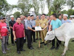 Walikota Andrei Angouw Serahkan Puluhan Hewan Kurban