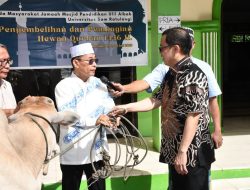 Serahkan Hewan Qurban di Masjid Ulil Albab, Rektor Sompie: Selamat Idul Adha