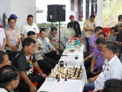 Gubernur Duel Catur dengan Calon Ketua KONI Manado JSK
