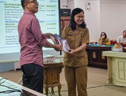 Staf Khusus Gubernur Sulut Bidang Pariwisata Sumbangkan Buku Karya Sendiri ke Perpustakaan Daerah