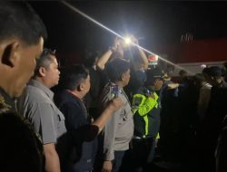 Gubernur Yulius Selvanus Pantau Langsung Evakuasi Penumpang Kebakaran KM Barcelona V