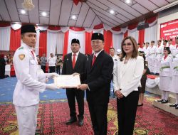 Walikota Andrei Angouw Kukuhkan Anggota Paskibraka Kota Manado