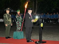 Gubernur Yulius Selvanus Pimpin Apel Kehormatan dan Renungan Suci di Taman Makam Pahlawan