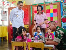 Brigjen TNI Parwito Tinjau Pelaksanaan Program MBG, di TK Sta Bernadette Karombasan