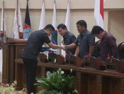 Empat Personil Komisi di DPRD Sulawesi Utara Serahkan Laporan Kinerja