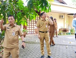 Andrei Angouw dan dr Richard Sualang Jenguk Pieter KB Assa